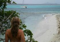 Admirando praia de Tobago Cays, no sul de São Vicente e Granadinas, no Caribe